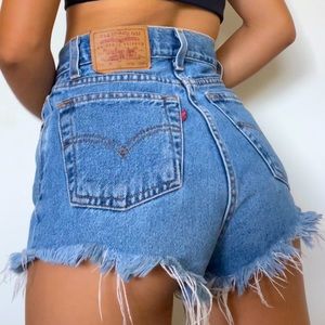 vintage levi’s shorts (23/24)